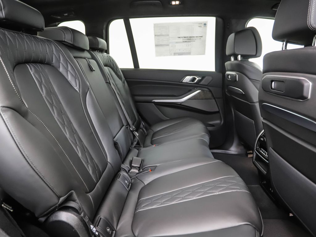 Thumbnail: 2026 BMW X7 - 30