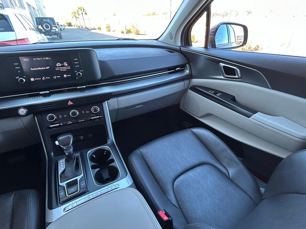 Used 2024 Red Kia LX image 9