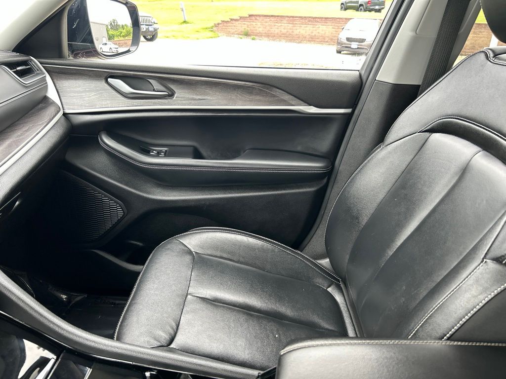 Used 2023 Jeep Grand Cherokee SUV