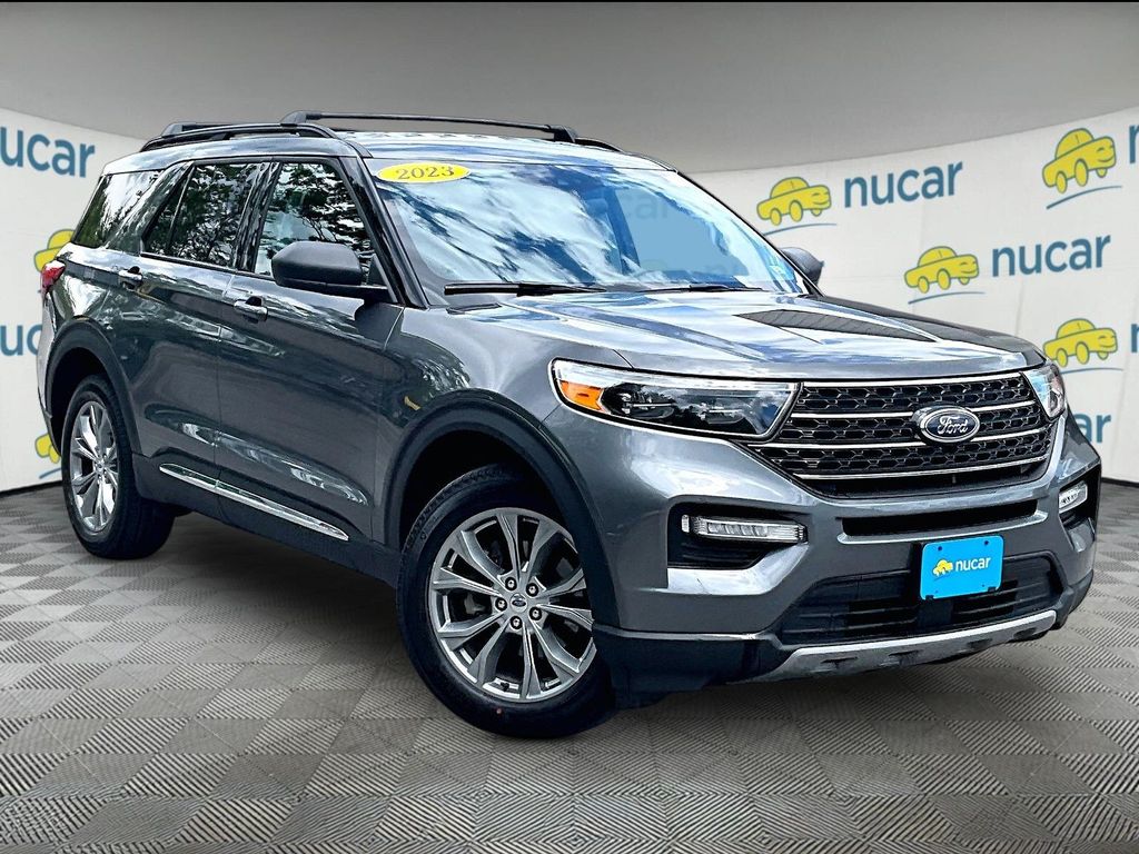 2023 Ford Explorer — photo 1