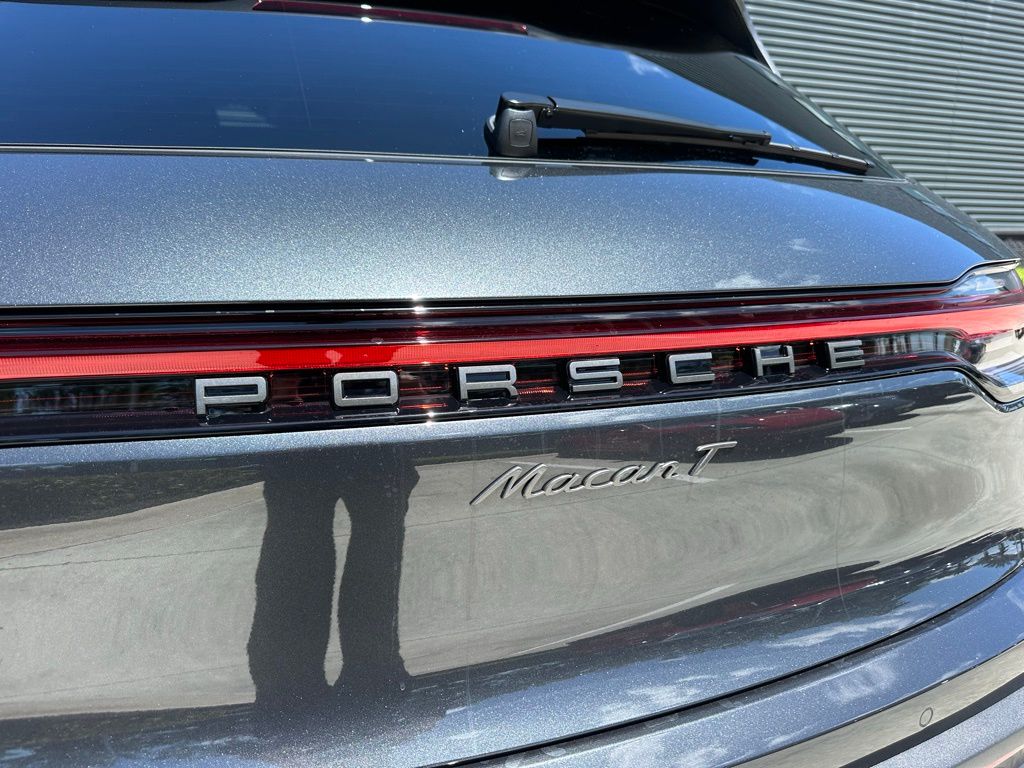 Thumbnail: 2026 Porsche Macan - 14