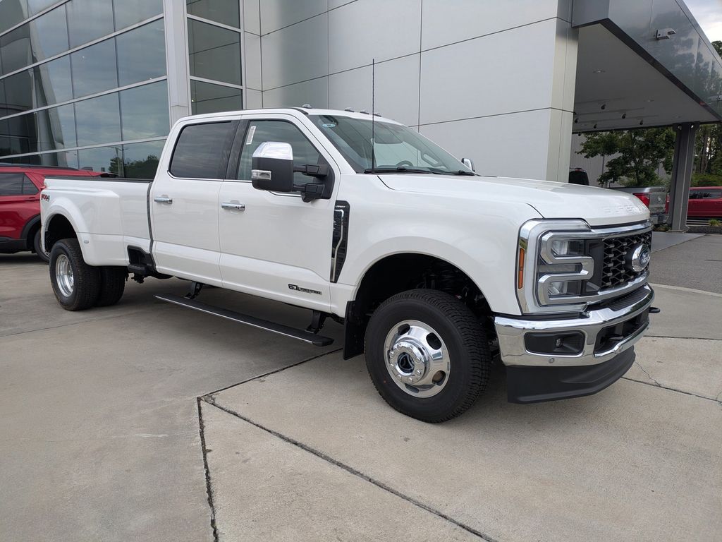 2026 Ford F-350 Super Duty LARIAT