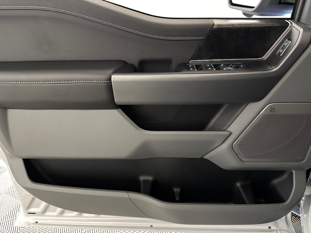 2025 Ford F-150 Lightning photo 15