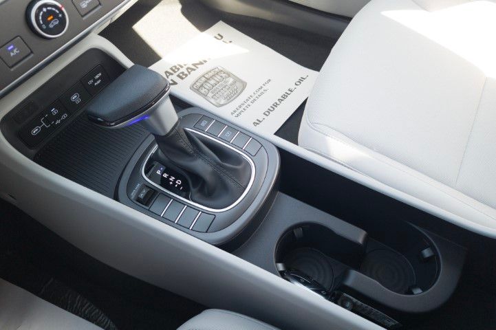 New 2027 White Hyundai SE image 21