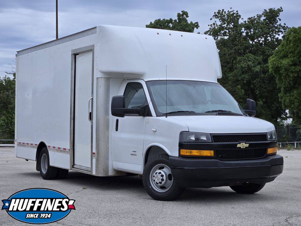 Summit White 2023 Chevrolet Express Chassis 4500 Cutaway 177 Van Rear-Wheel Drive 6-Speed Automatic Overdrive