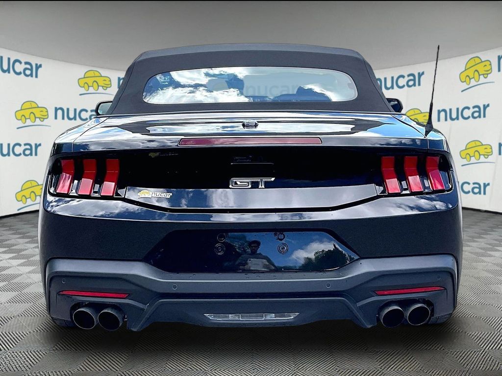 2025 Ford Mustang — photo 5