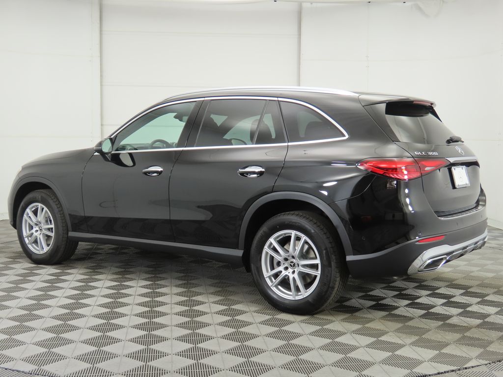 2025 Mercedes-Benz GLC 300 7