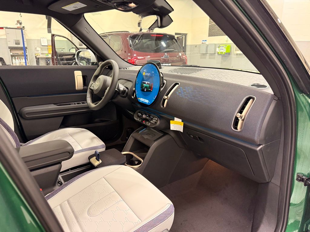 2025 MINI Cooper Countryman Iconic 27