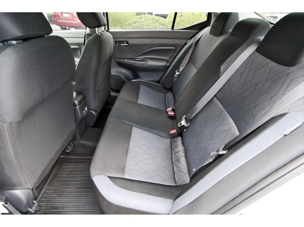 2025 Nissan Versa 1.6 SV - 6