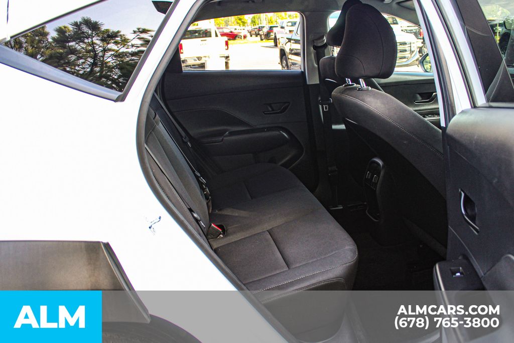 Used 2025 White Hyundai SEL image 18