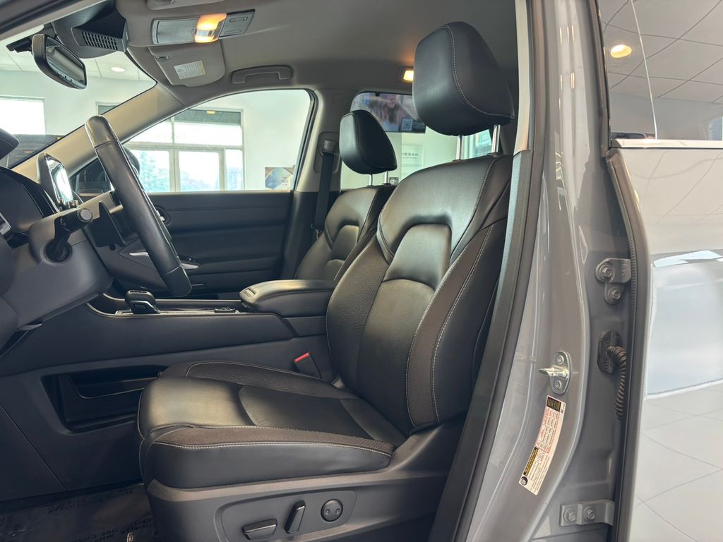 2022 Nissan Pathfinder SL