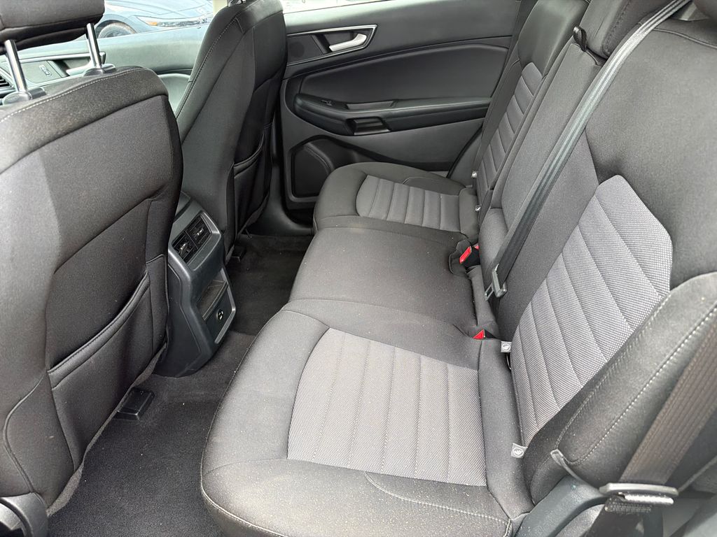 Used 2021 Silver Ford SE image 16