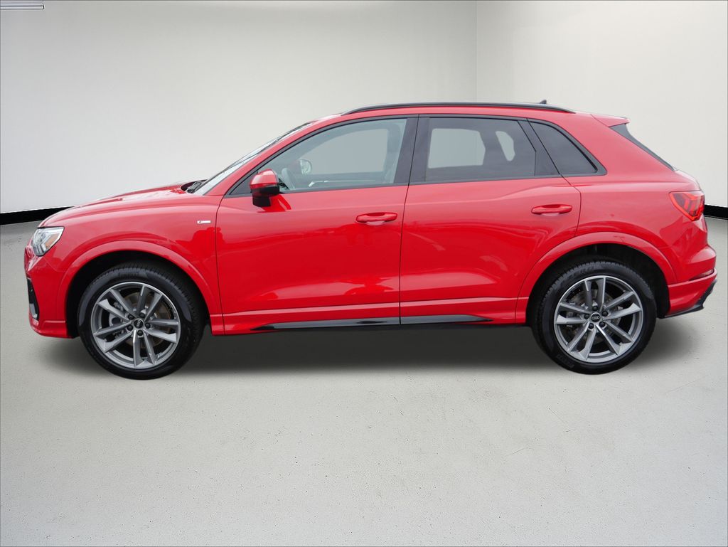 Thumbnail: 2022 Audi Q3 - 2