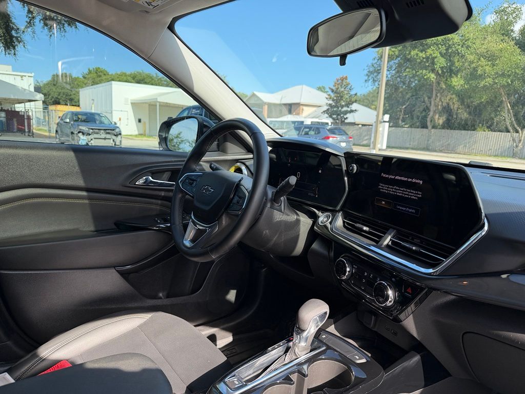 Used 2024 Chevrolet Trax SUV