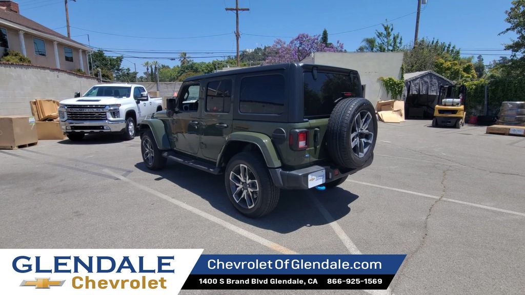 View vehicle photo 6