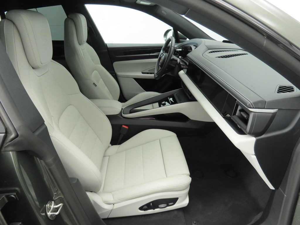 2024 Porsche Macan T 22