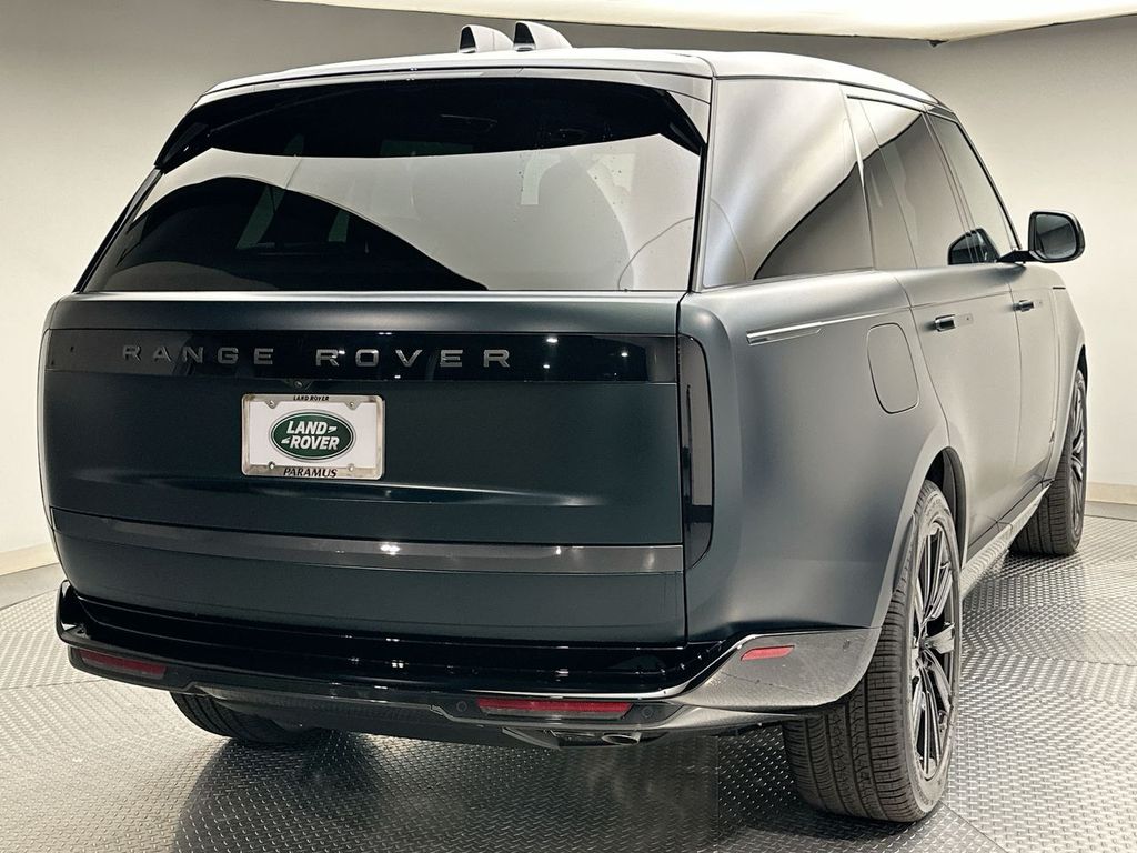2025 Land Rover Range Rover SE 3