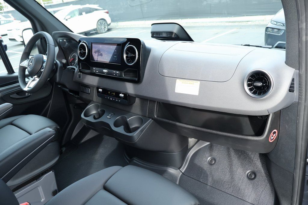 Thumbnail: 2026 Mercedes-Benz Sprinter - 5