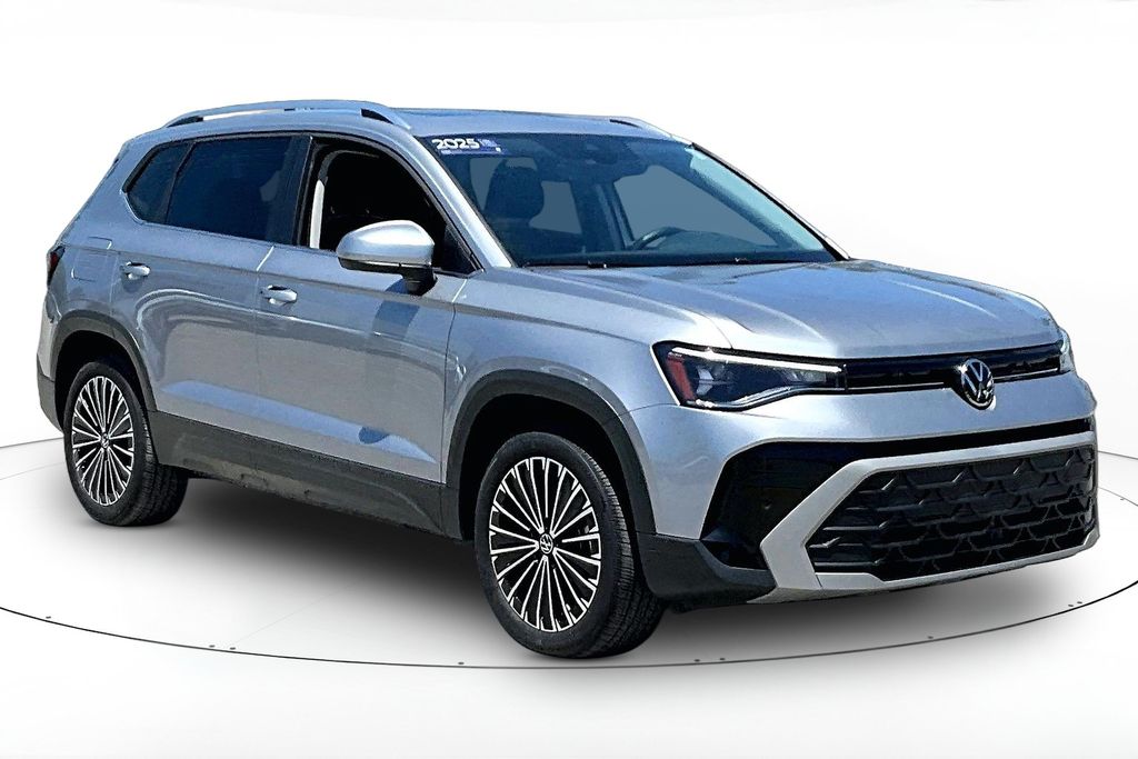 Pyrite Silver Metallic 2025 Volkswagen Taos SE FWD SUV / Crossover Front-Wheel Drive 8-Speed Automatic