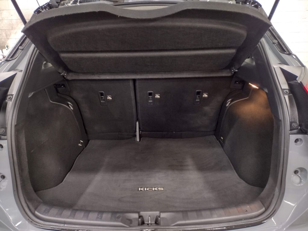 2021 Nissan Kicks SR