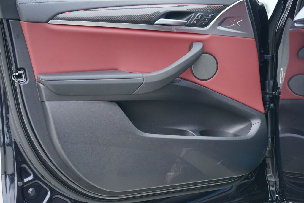 Thumbnail: 2025 BMW X4 - 9