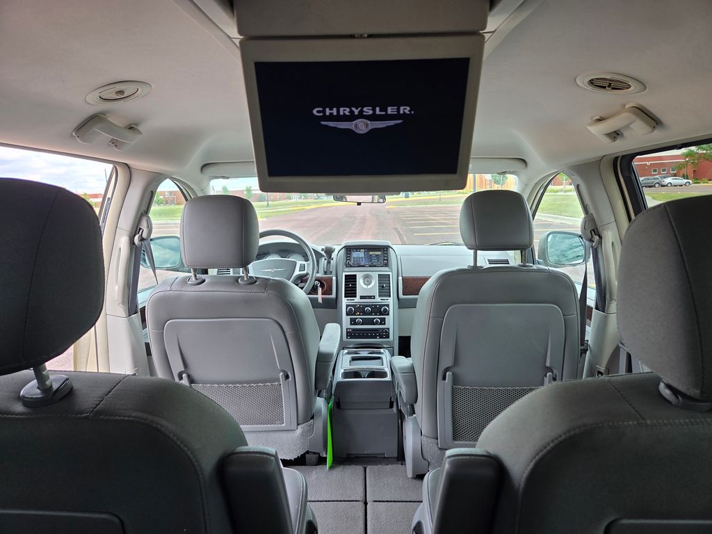 2010 Chrysler Town & Country Touring