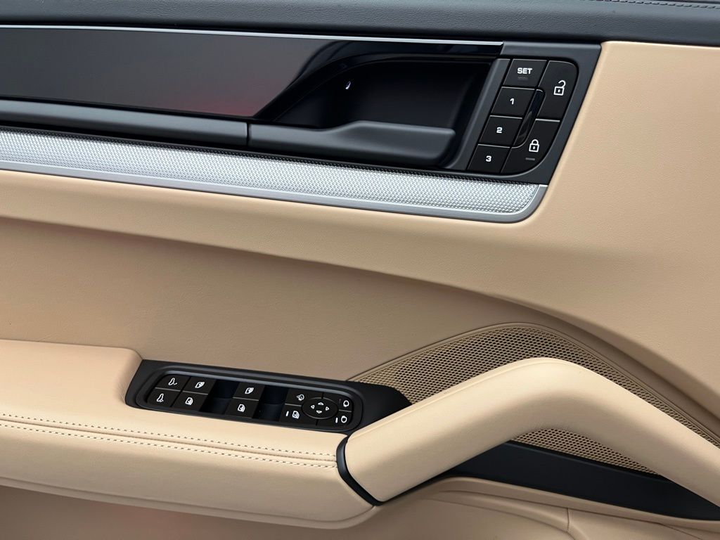 Thumbnail: 2025 Porsche Cayenne - 19