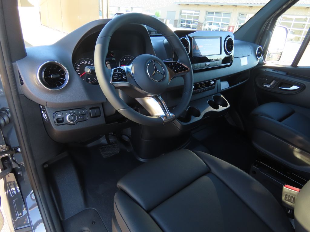 Thumbnail: 2025 Mercedes-Benz Sprinter - 10