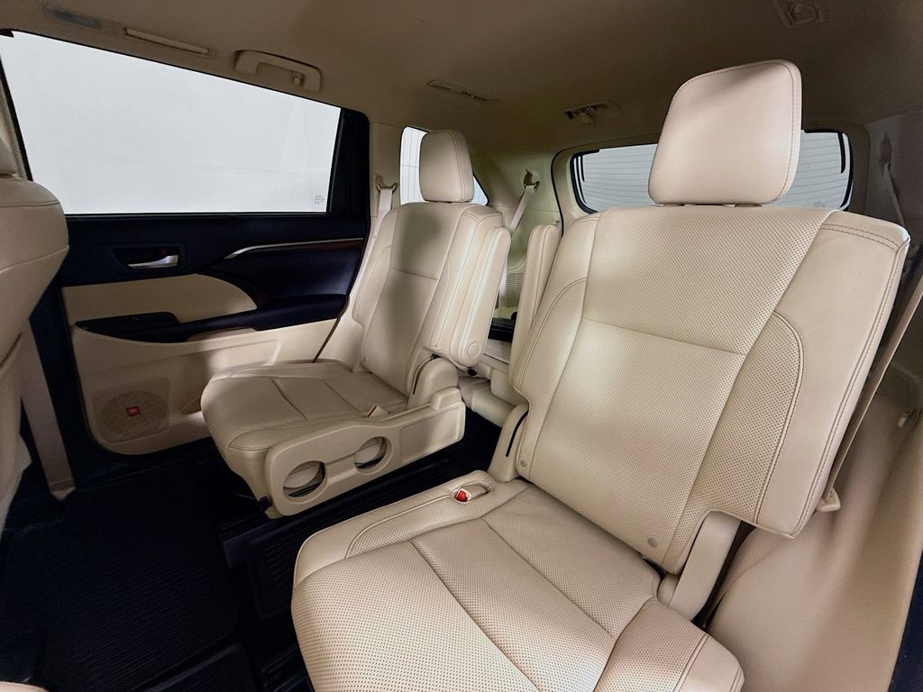Thumbnail: 2015 Toyota Highlander - 23