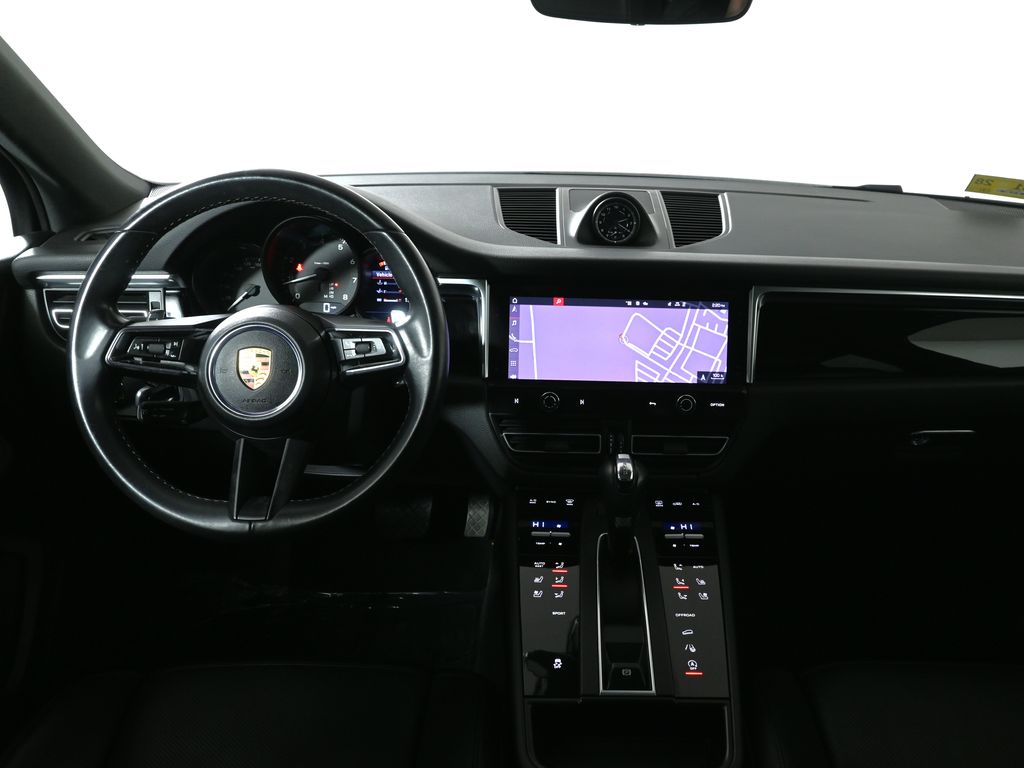 Thumbnail: 2022 Porsche Macan - 16