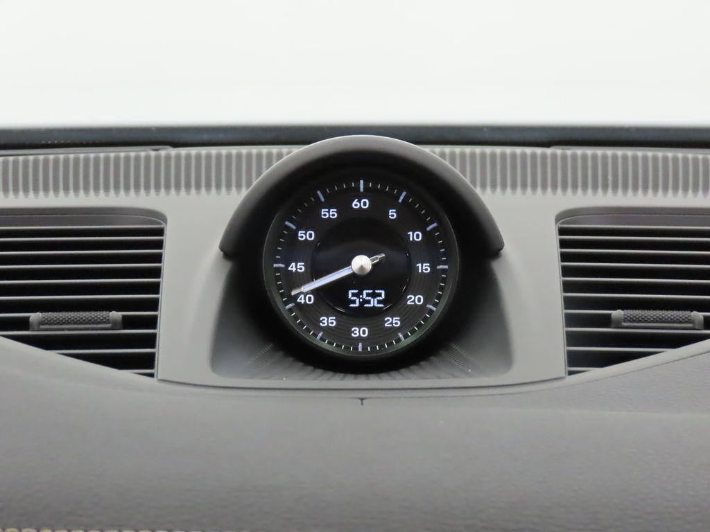 Thumbnail: 2026 Porsche Panamera - 25