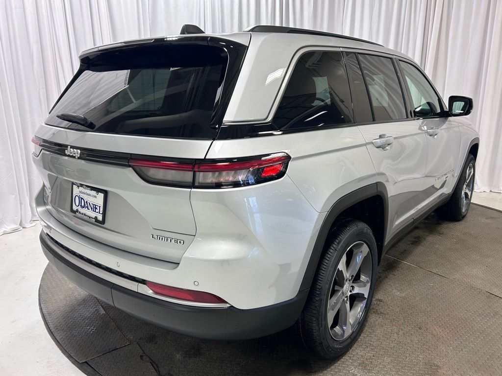 new 2026 Jeep Grand Cherokee car, priced at $48,995