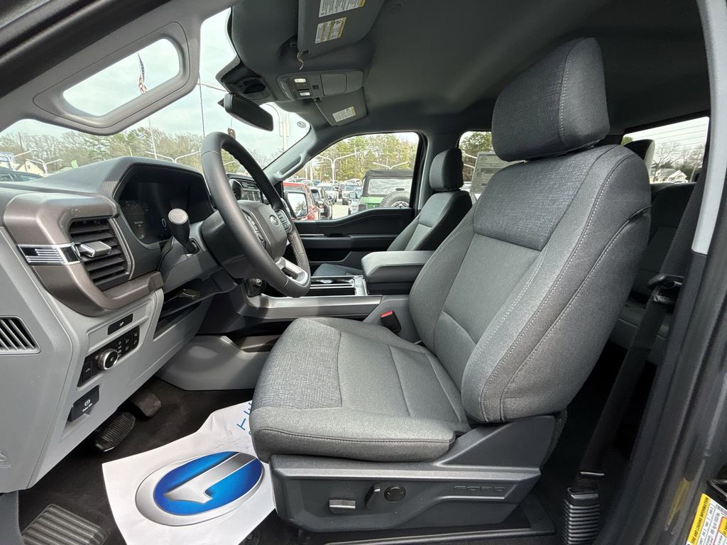 New 2026 Carbonized Gray Metallic Ford XLT image 13