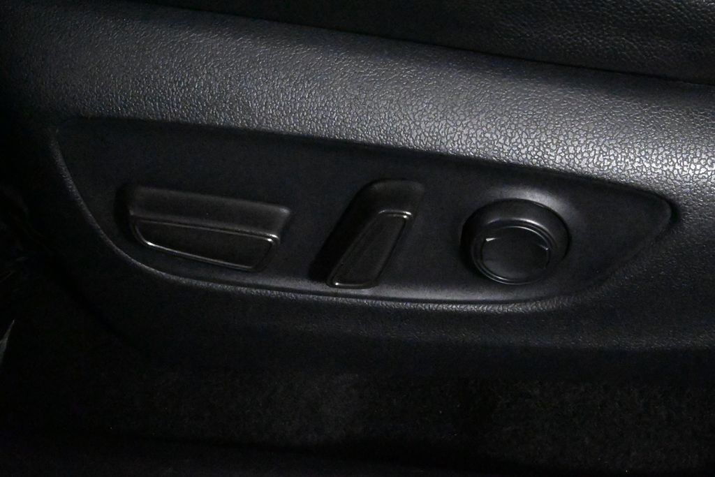 Thumbnail: 2019 Toyota RAV4 - 31