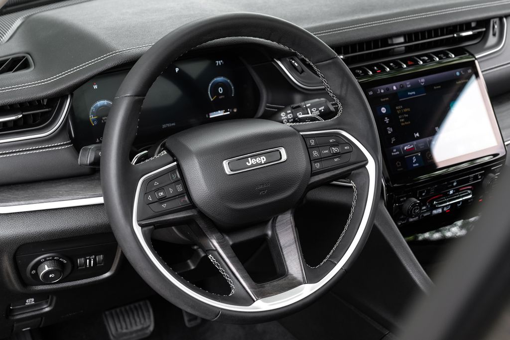 used 2023 Jeep Grand Cherokee car, priced at $31,400