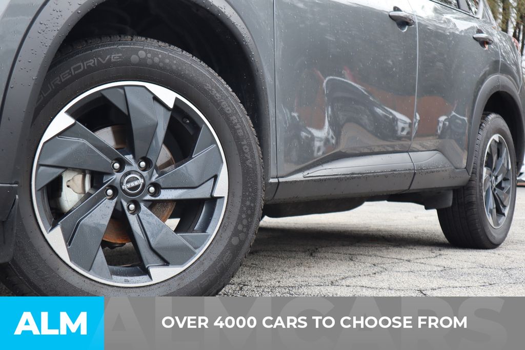 Used 2025 Gray Nissan SV image 3