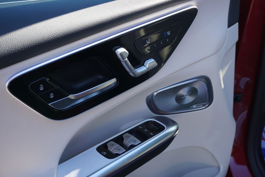 Thumbnail: 2026 Mercedes-Benz GLC - 22