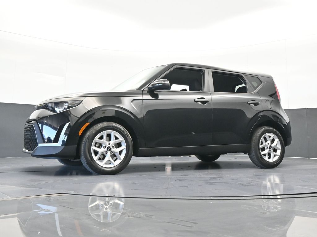 Used 2023 Fusion Black Kia LX image 49