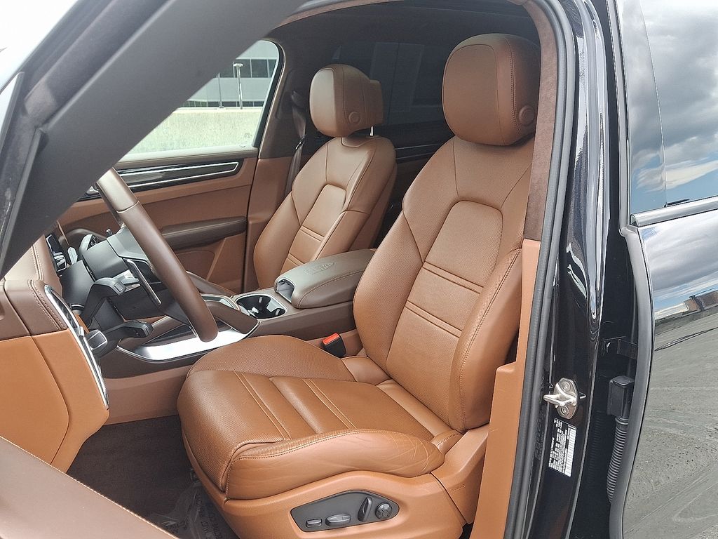 Thumbnail: 2022 Porsche Cayenne - 5