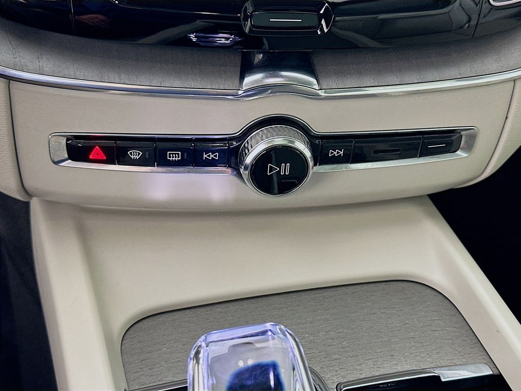 Thumbnail: 2024 Volvo XC60 - 16