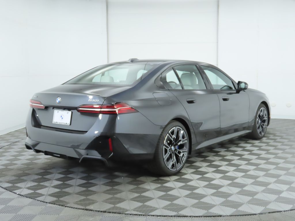 Thumbnail: 2024 BMW 5 Series - 5