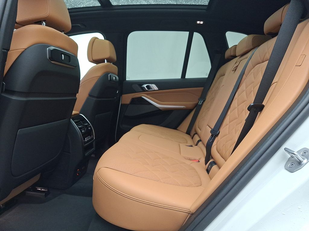 Thumbnail: 2025 BMW X5 - 10