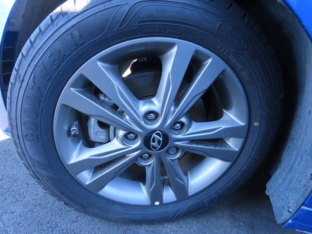 Thumbnail: 2017 Hyundai Elantra - 15