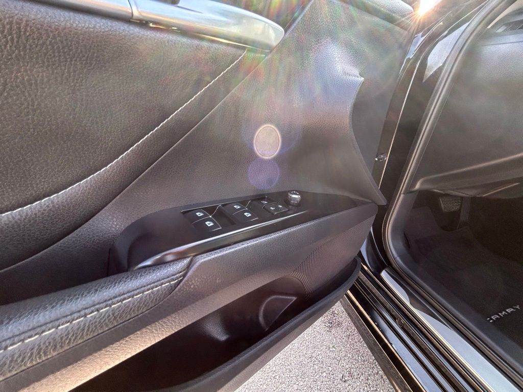 2018 Toyota Camry XSE 13