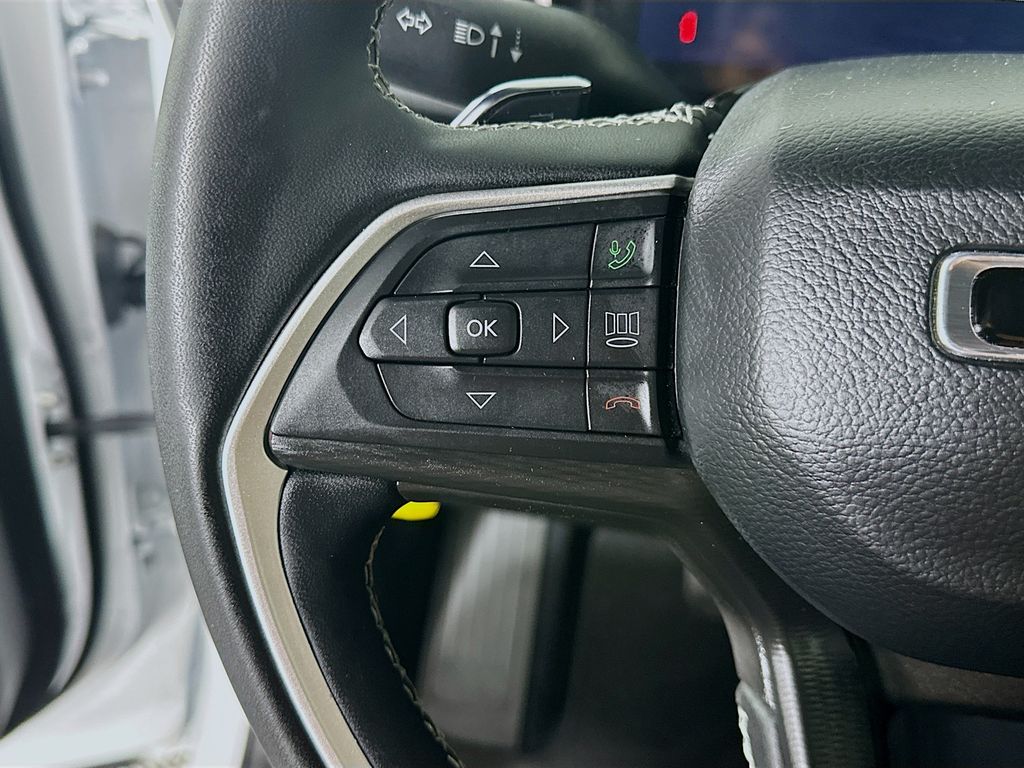 Used 2023 White Jeep Altitude image 26