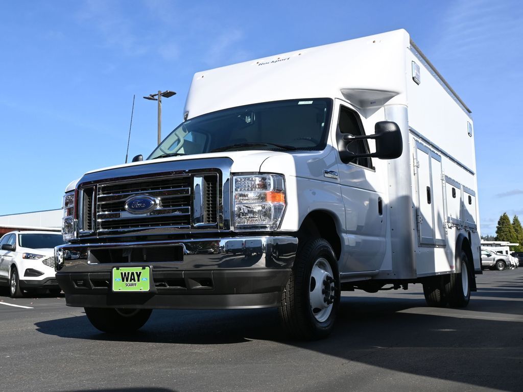 2025 Ford E-Series E-450 SD