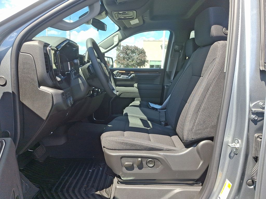 2025 Chevrolet Silverado 1500 LT 6