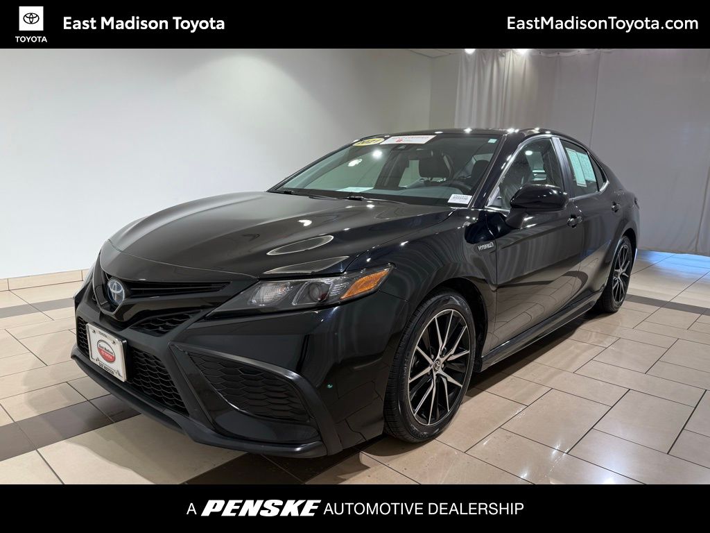 2021 Toyota Camry SE -
                Madison, WI