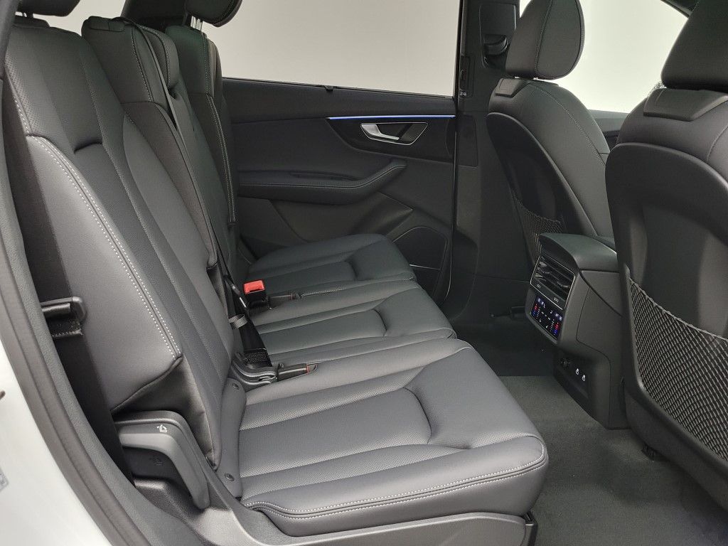 Thumbnail: 2026 Audi Q7 - 20