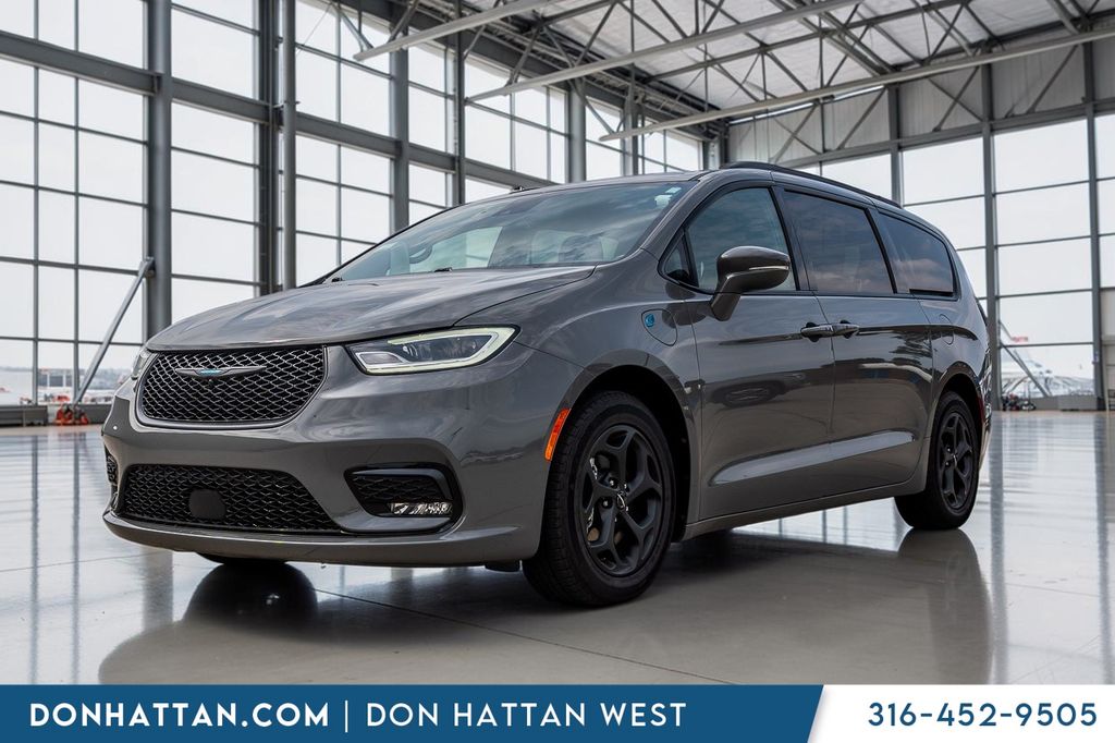  2021 Chrysler Pacifica Hybrid Touring FWD   